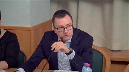 Участник круглого стола в Государственной думе, по проблемам цифровой безработицы.